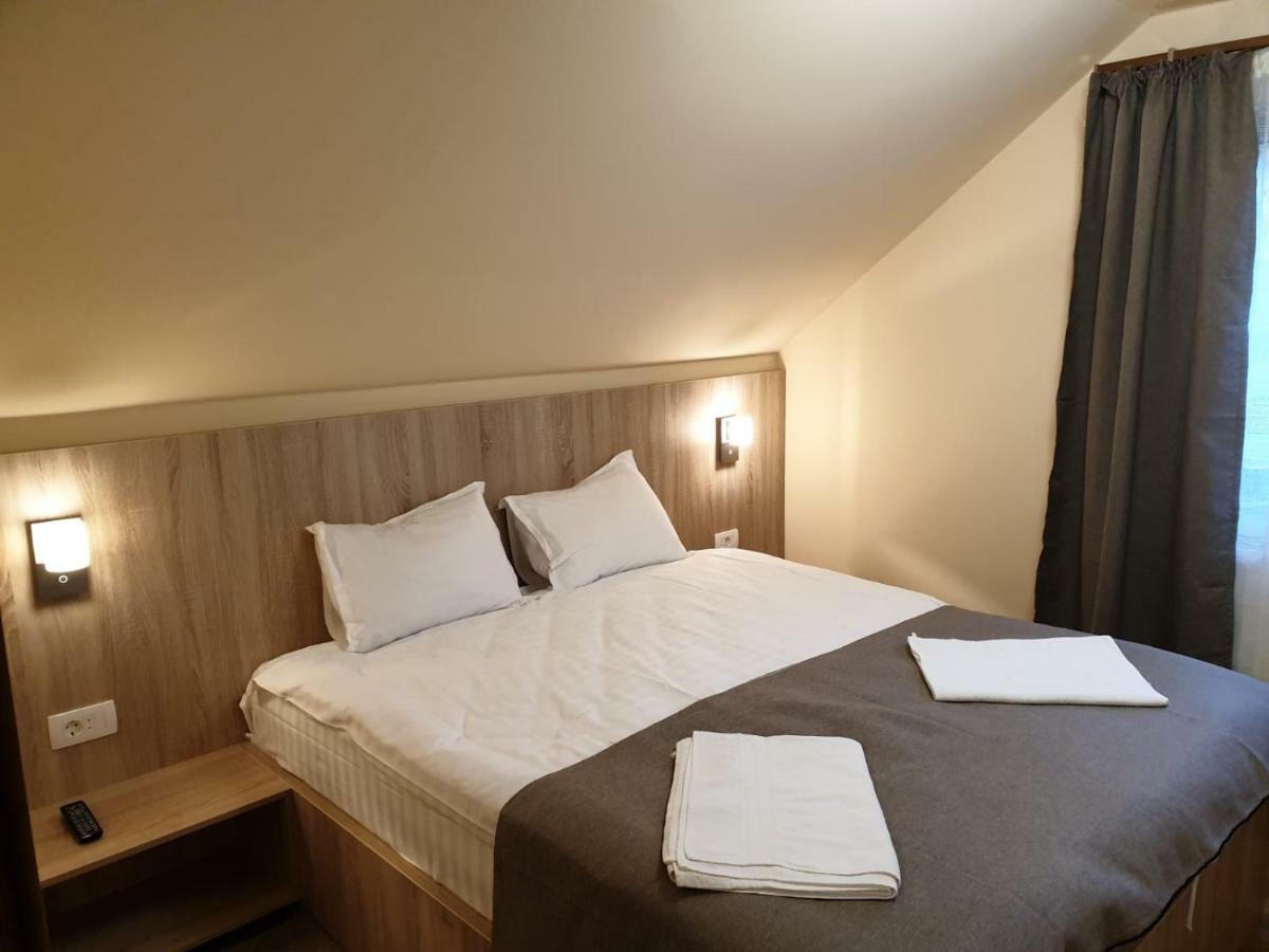 Hotel Casa Enescu à Bran  Extérieur photo